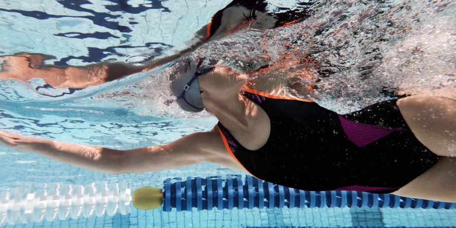 Nuotatrice_stile_libero_Speedo Nuotatrice in piscina stile libero