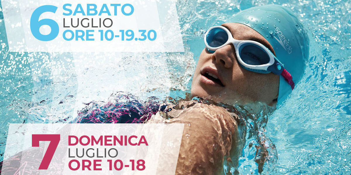 Nuotatrice in stile dorso con cuffia, occhialini e costume intero Speedo per aperture straordinarie store Sportline Torino